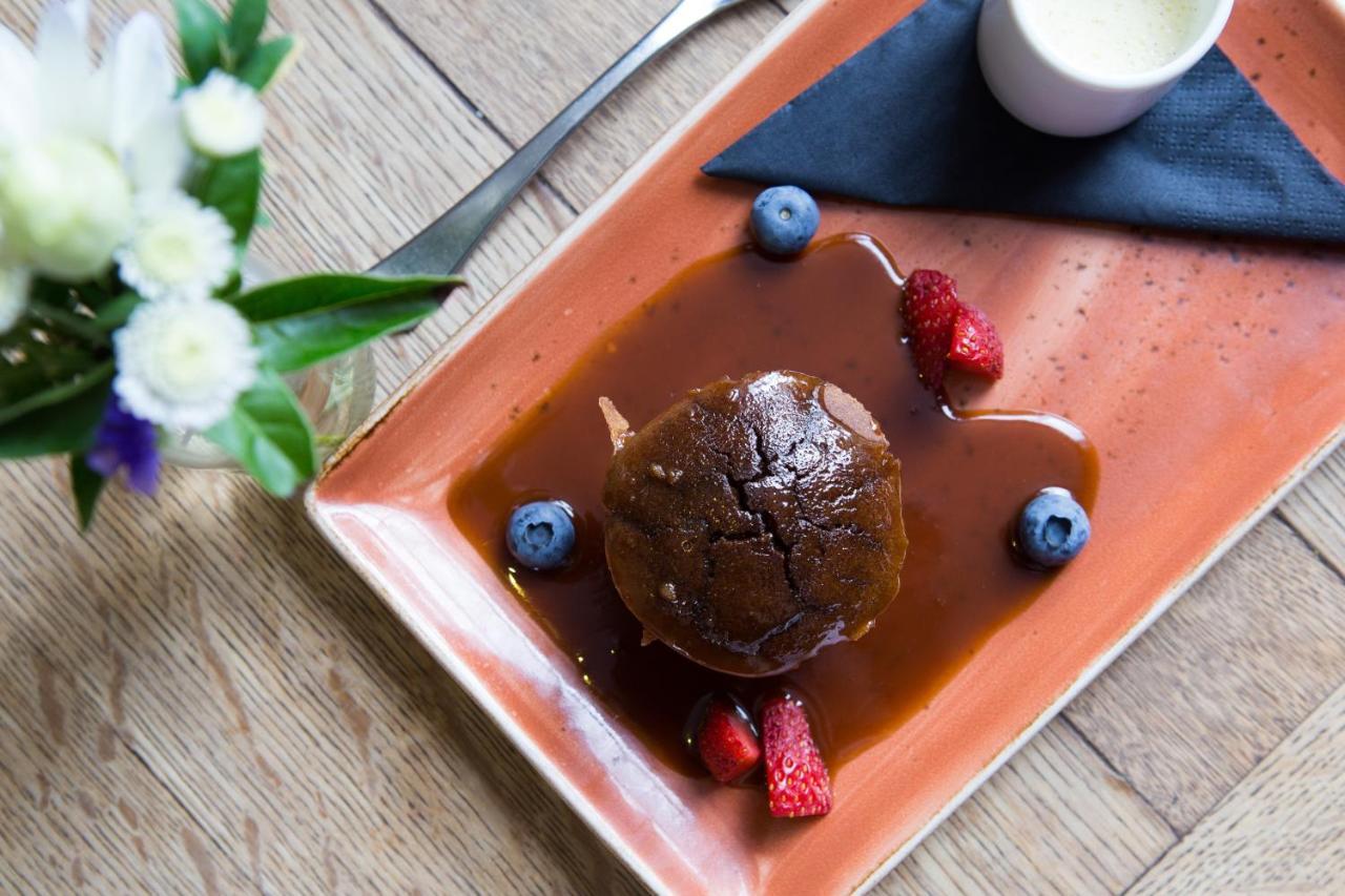 Bed and Breakfast Mount Edgcumbe Royal Tunbridge Wells Exterior foto A chocolate pudding