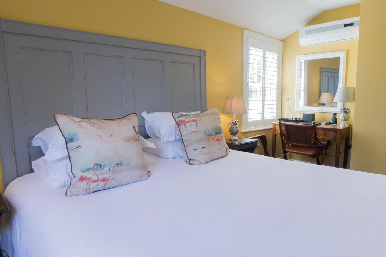 Bed and Breakfast Mount Edgcumbe Royal Tunbridge Wells Exterior foto A guest room at the Inn